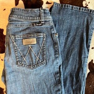 Wrangler Retro Mae Mid Rise Bootcut Jeans In light Wash Size 5/34